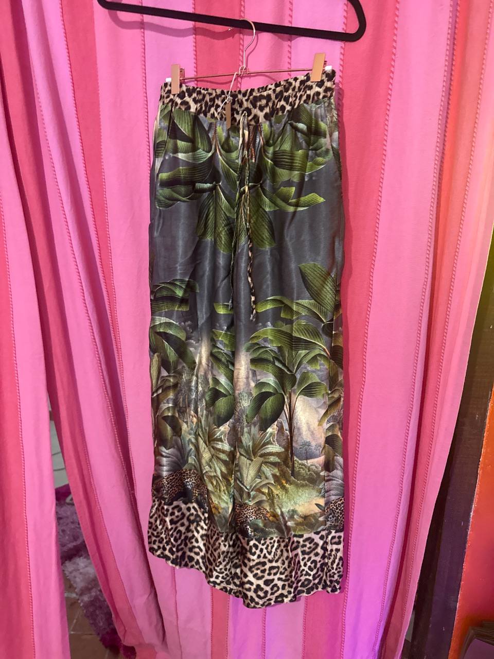 Pantalon fluide · Imprimé jungle et léopard